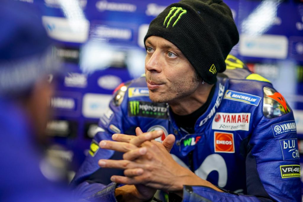 ไม่ไหวแล้ว!! “รอสซี่” กระตุ้น “ยามาฮ่า” ใช้ “วี4” เพื่อต่อกรคู่แข่ง