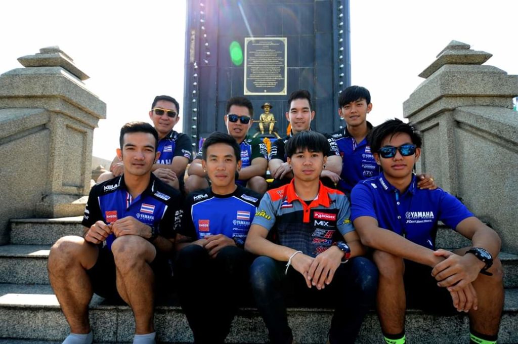 เอาฤกษ์เอาชัย!! นักแข่งยามาฮ่าสักการะสิ่งศักดิ์สิทธิ์ก่อนลุยบิดเอเชีย