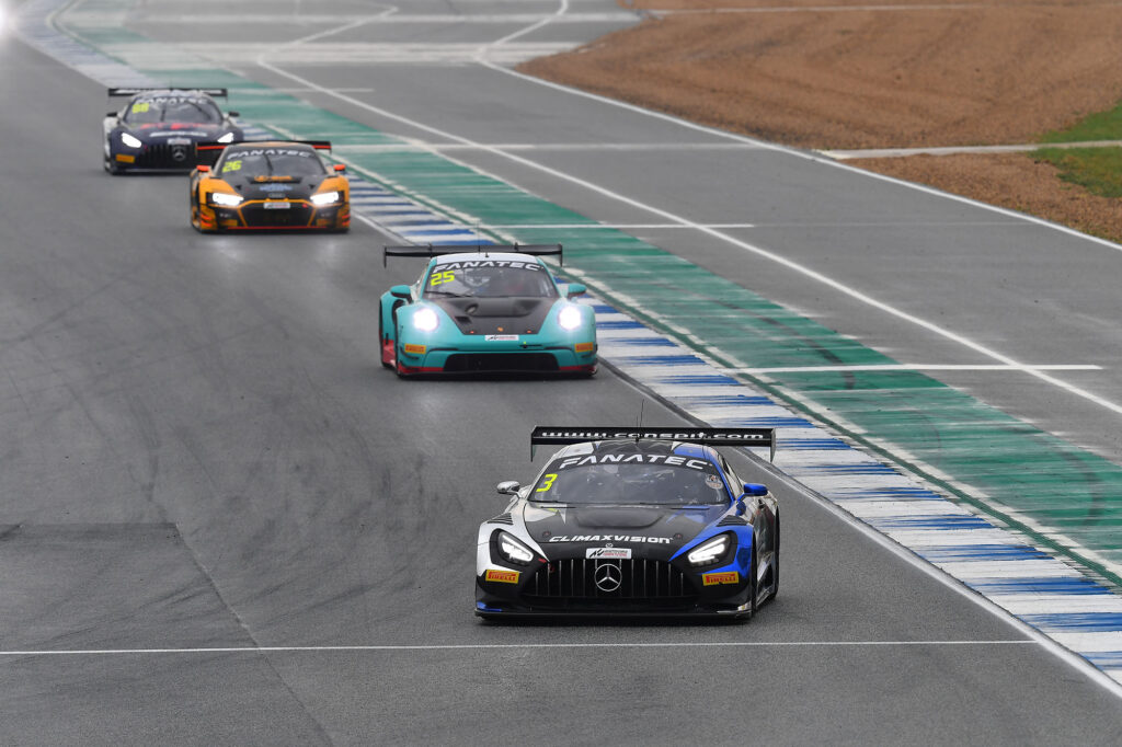 ” GT World Challenge Asia 2023 ” เปิดฉากกลางสายฝน “นักแข่งไทย” ฟอร์มแรงรั้งท็อปโฟร์วันแรก