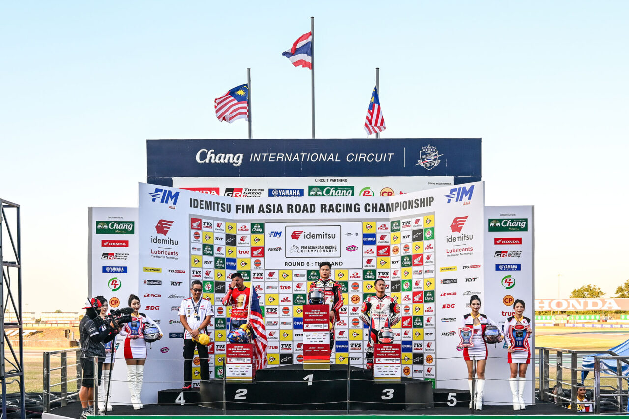 “โฮมเรซประวัติศาสตร์! นักบิดไทยเหมาแชมป์ทุกรุ่น ‘ชิพ-มิกซ์-ไอเดีย-เติ้ล’ ยืนโพเดี้ยมที่ 1 ปิดฉาก เอเชีย โร้ด เรซซิ่ง 2025 อย่างยิ่งใหญ่!